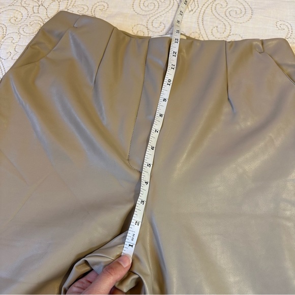 -NWT A&F curve love vegan leather beige flare pants - Picture 4 of 8